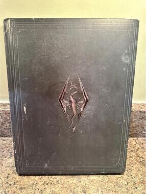 The Elder Scrolls V: Skyrim Collector's Edition Art Book Leatherbound Hardcover